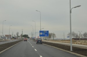 Treabă tipic românească: Drumul Coresi a fost inaugurat, dar este în beznă