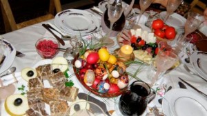 Românii vor cheltui, în medie, 533 de lei pentru masa de Paşte