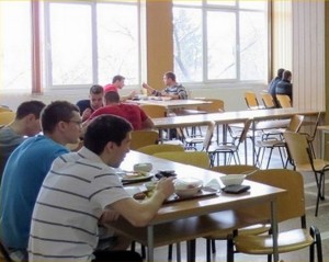 Doar două studente au solicitat să se angajeze part-time la cantina Universității Transilvania