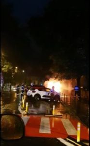 Două mașini cuprinse de flăcări, lângă Maternitate