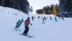 Din 24 decembrie se poate schia în Poiana Brașov. Starea pârtiilor