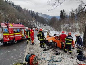 Accident pe DN1. Autoturism ieșit în decor