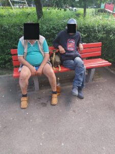 Peste 100 de brașoveni au fost amendați de polițiștii locali pentru că au consumat băuturi alcoolice și au făcut mizerie în parcuri