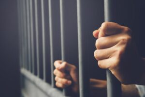 Închisoare până la 15 ani pentru trafic și consum de droguri
