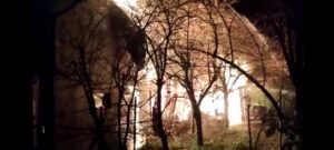 VIDEO Două case distruse de flăcări, azi-noapte, în Scheii Braşovului!