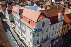 Lucrările de renovare la fosta bancă săsească din Brașov se apropie de final