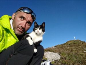 Cum este viața de meteorolog la stația Vârful Omu? Vă răspunde Sergiu Olteanu un pasionat de munte și de fotografie