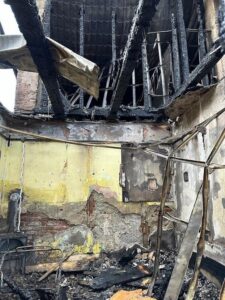 Şase familii din județul Brașov ale căror locuințe au fost afectate de incendii vor primi materiale de construcții din rezervele statului 