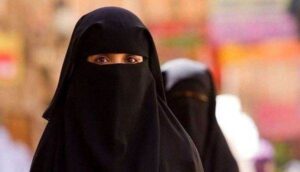 Elevii care poartă abaya și qamis nu vor fi primiți în clase, într-o țară din Europa