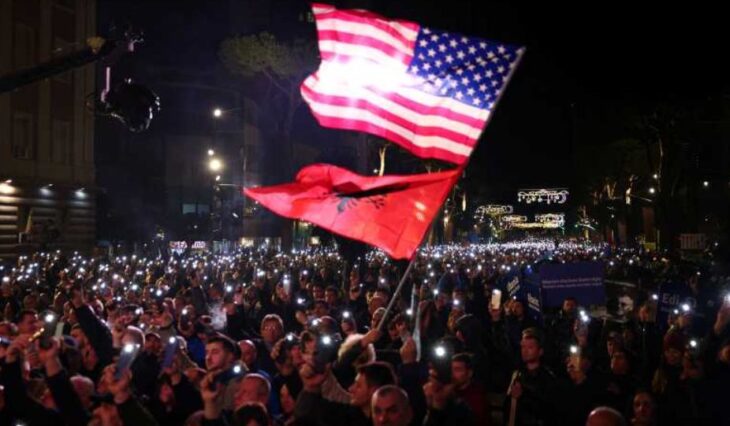 Albania – Cel puțin 18 persoane arestate după tulburări la un protest al opoziției în Tirana item-thumbnail
