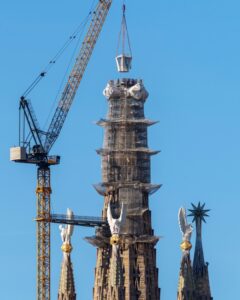 Sagrada Familia a atins înălţimea sa maximă la 144 de ani de la începerea lucrărilor. Ce înălțime are monumentul (FOTO&VIDEO) item-thumbnail