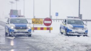 16 județe cu drumuri închise, circulație restricționată, trenuri și zboruri întârziate item-thumbnail